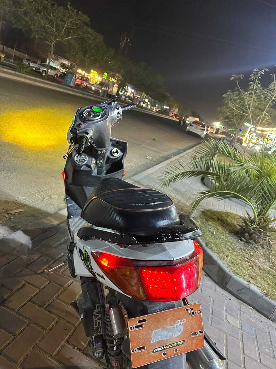 سلام عليكم دراجه سكنس فحل نوزل خطين طلاعات الدراجه مزوده من الخارج مكينه ٥٩ اصلي  مزوده من التاير للتاير ومابيه كل نقص الدراجه كله امزويل وبانزين محسن 
دشبول ٣ الوان وبيه قارئ فولتيه 
بيه ويل كب  نجمه ثقيل اصلي 
بيه صالنصه بوري عدل 
بيه بكلايت بيه لدات زرع 
المازده رياضي 
كشن ٤ ولف عالي
قاعده رقم
صدر DY  فج فريندو وصينه هم رياضي
كلجات رياضي اصليات 
اشاير لد
قبق بانزين moon
استاند صفح RPM
دبلات خلفيه رياضي  ام البطل 
وبيه بعد تزويد خير من الله الدراجه مناقصه اي شي المكان بياع الرقم *********** السعر خاص
