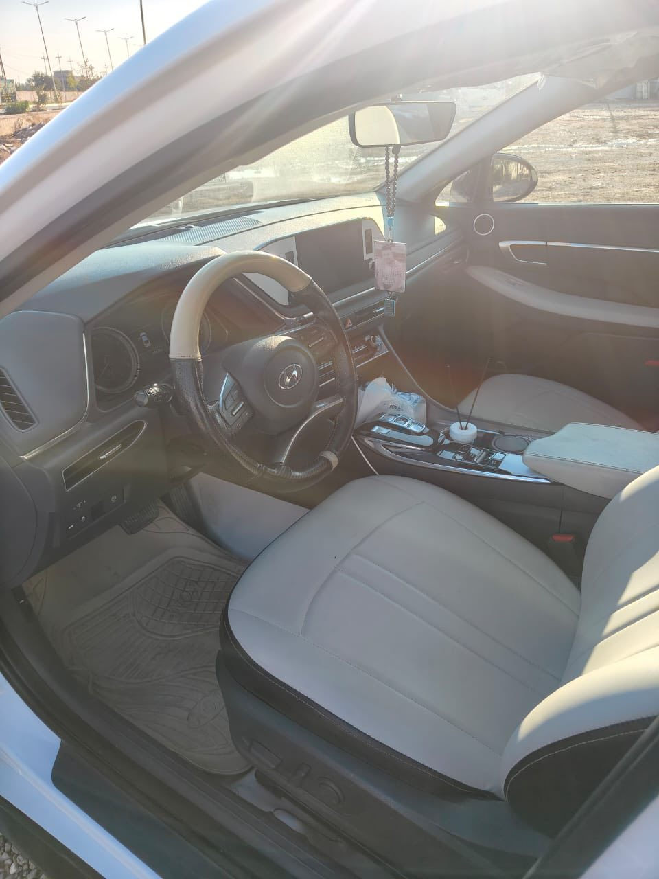 السلام عليكم لبيع سوناتا وارد خليجي 2022 مكفوله 
ماشيه 93 فول مواصفات رقم سليمانيه 
رقم صاحب سياره ***********
