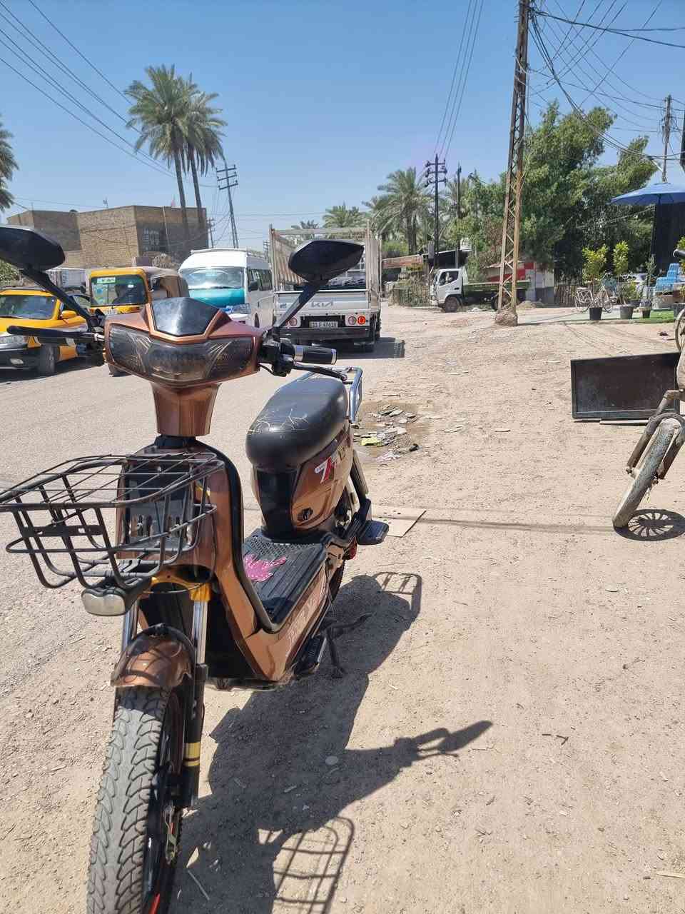 دراجه شحن البيع نظافه فول 
بطاريات 5كبار فول شرط الفحص 
السعر ٣٠٠ 
مكان باب الدرب قرب سواق الشمري 
***********
