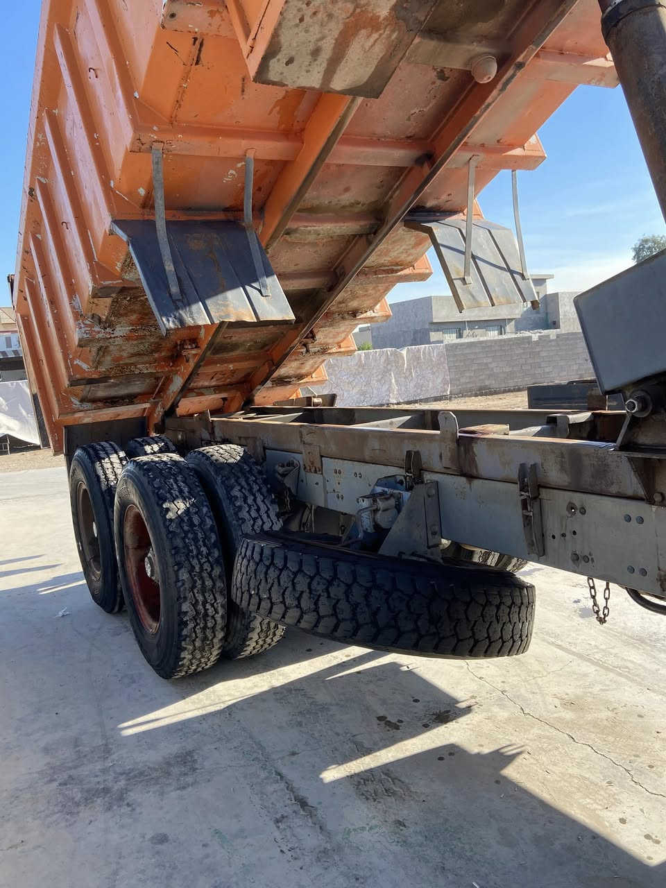 السلام عليكم سياره للبيع فالفو مديل 82 مكفوله كفاله عامه لاتنقيص ولا تبخير كير4+4 سياره بلاديه على وضع الشركه 
الأستفسار ***********
