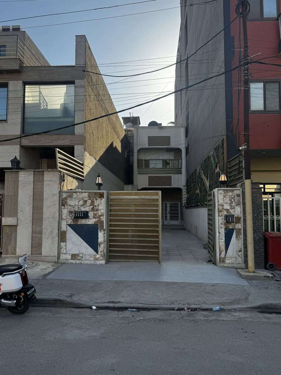 دار مؤثث  للايجار الكرادة عرصات الهندية
المساحة 200 متر 

يحتوي على غرفتين وصالة وخدمات و كراج كبير 

للتواصل على الرقم 

*********** مهندس اسامة
