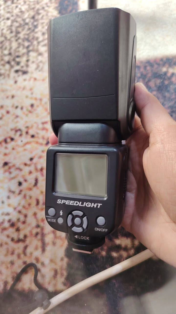 كامره نيكون 850
كامرتين نيكون 750
عدسه 140/18
بوكس سوفت كامل

***********
