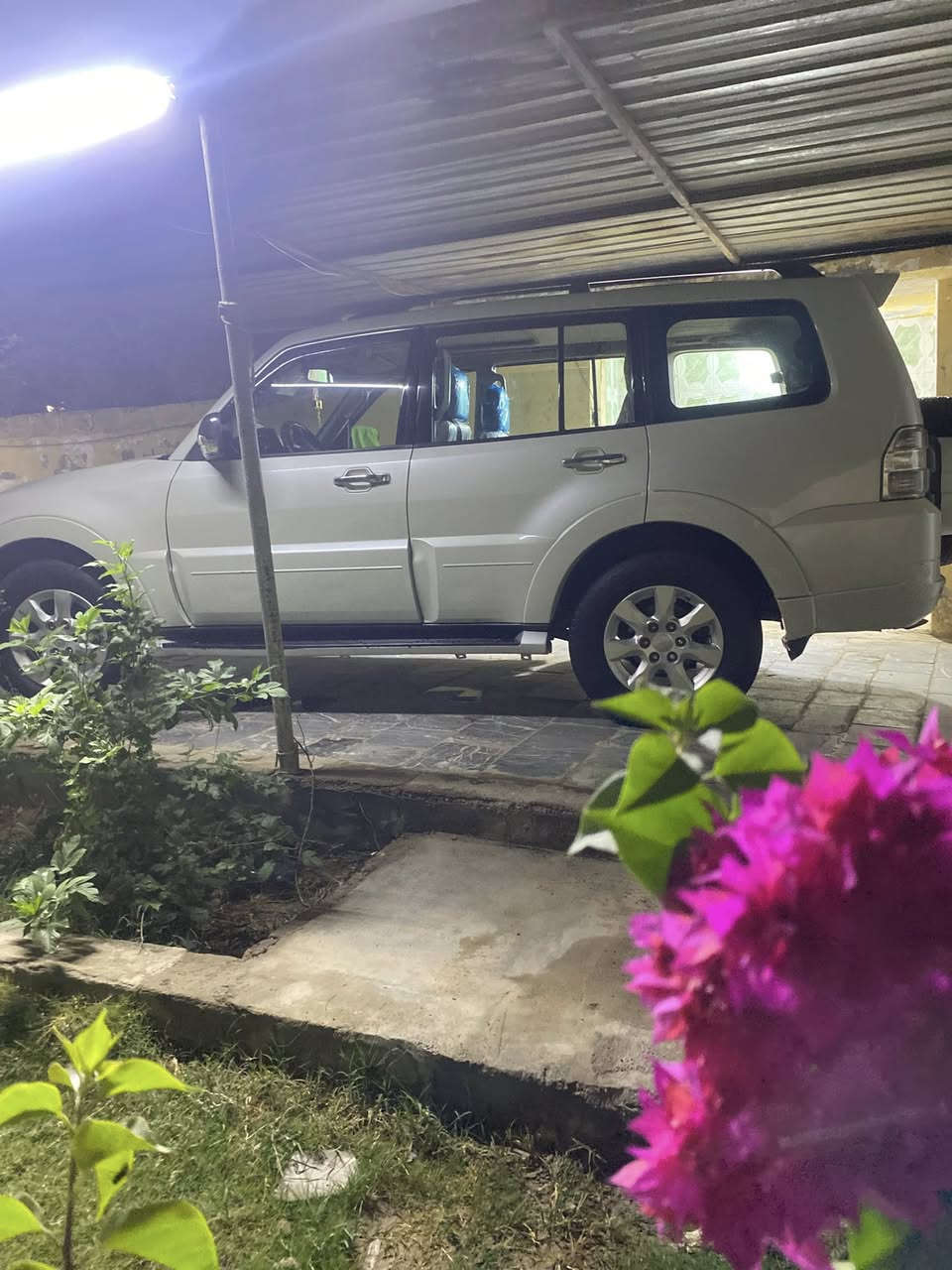 باجيرو حبتور فول دمامرقم واسط موديل 2014. العنوان كوت رقم تليفون ***********
