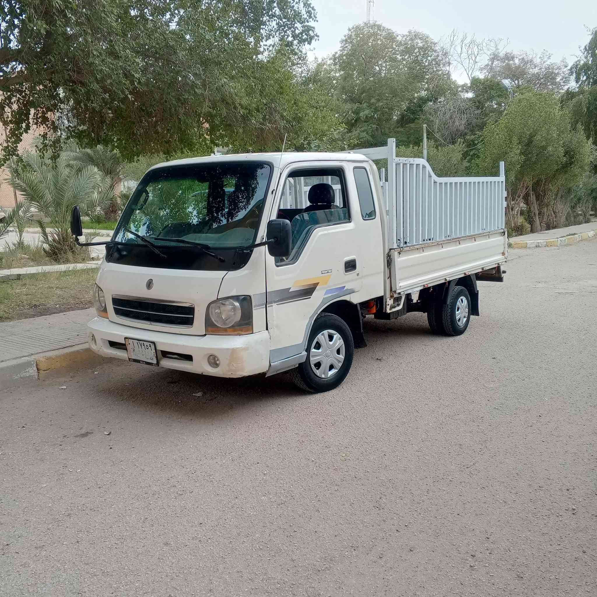 كيه ام عيون 2002مكفوله من الضربه والمعجون على واضع الشركة مكينه جديد كير جديد اكسن  جديد سنويه 28مكان النجف قضاء المشخاب الشاصي مكفول تخم تاير السعر 70وبيه مجال ***********
