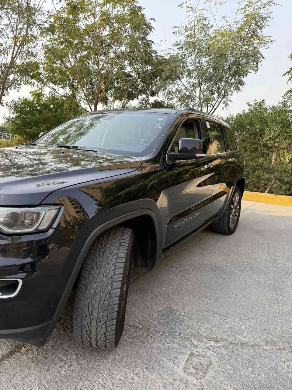 جيب للبيع
جيب كراند شيروكي موديل 2018 مواصفات لمتدد بلس خليجي وكالة هارلم

السيارة مكفولة من الضربة والصبغ والتبديل 

ممشى السيارة / 100000

رقم اربيل، سنوية وهزة مسويلهة جديدة تنتهي 2029 ، لون السيارة اسود 

مواصفات :-

فتحة بانوراما ، بصمة ، 3 شاشات ، شاشات خلفية ، 4 وضعيات قيادة ، حساسات امامية ، حساسات خلفية ، اشاير بالمري ، مري قلاب ، فور ويل ، محرك 6 سلندر ، تدفئة وتبريد كشنات ، 3 وضعيات خزن ميموري ، ابل كار بلاي ، وباقي مواصفات اللمتدد بلس المعروفة 

السعر / 26000$ وبيهة مجال بسيط

مكان السيارة / مجمع الايادي

للاتصال على الرقم / ***********
