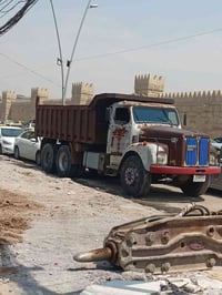 شاحنة • للبيع