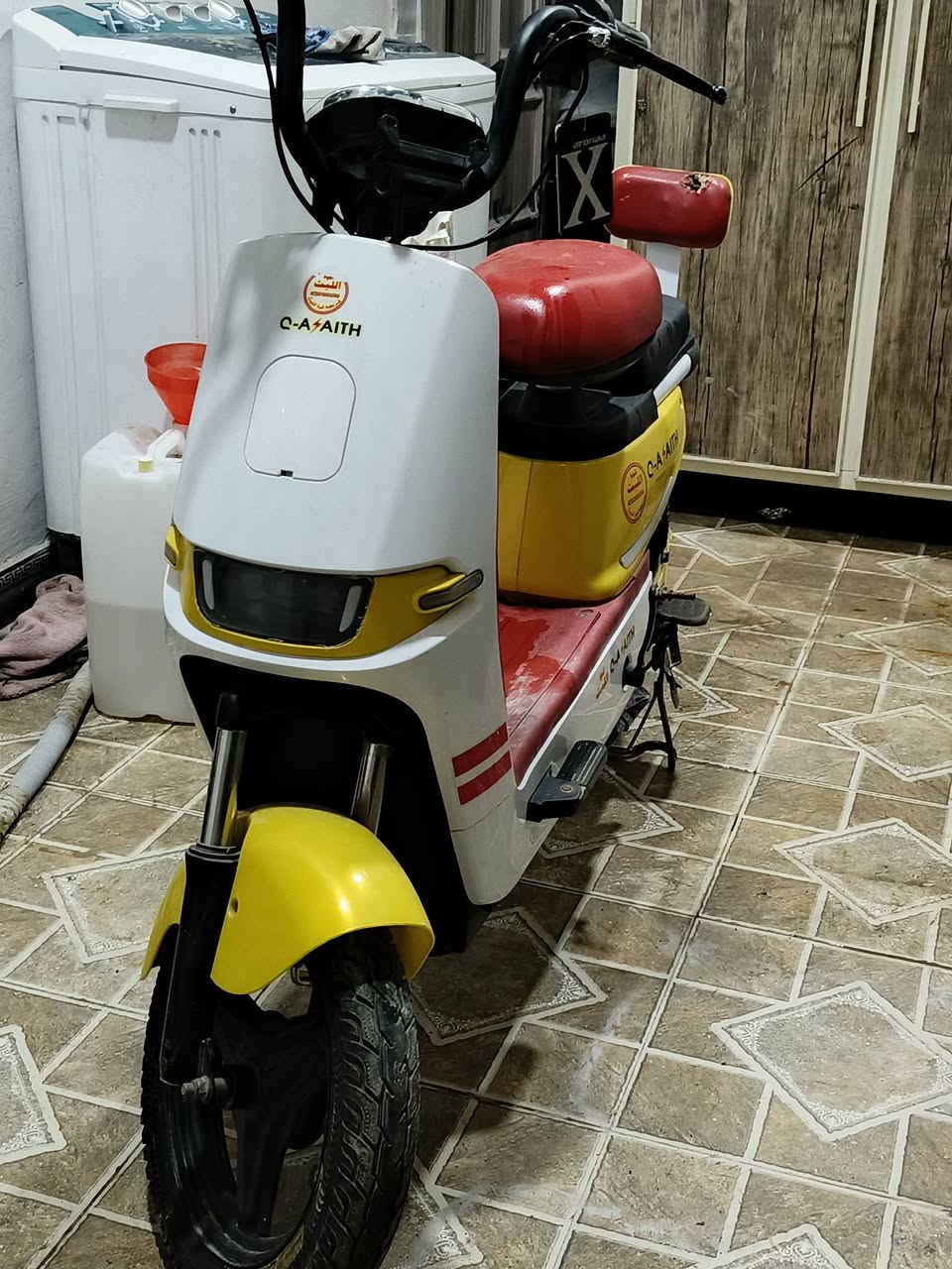 سلام عليكم دراجه شحن حجم 14 الدراجة ماناقصها شي الله شاهد بس البطاريات تعبانات السعر 250 وبيها مجال بسيط الرقم *********** واتساب فقط المو شراي لا يتخل
