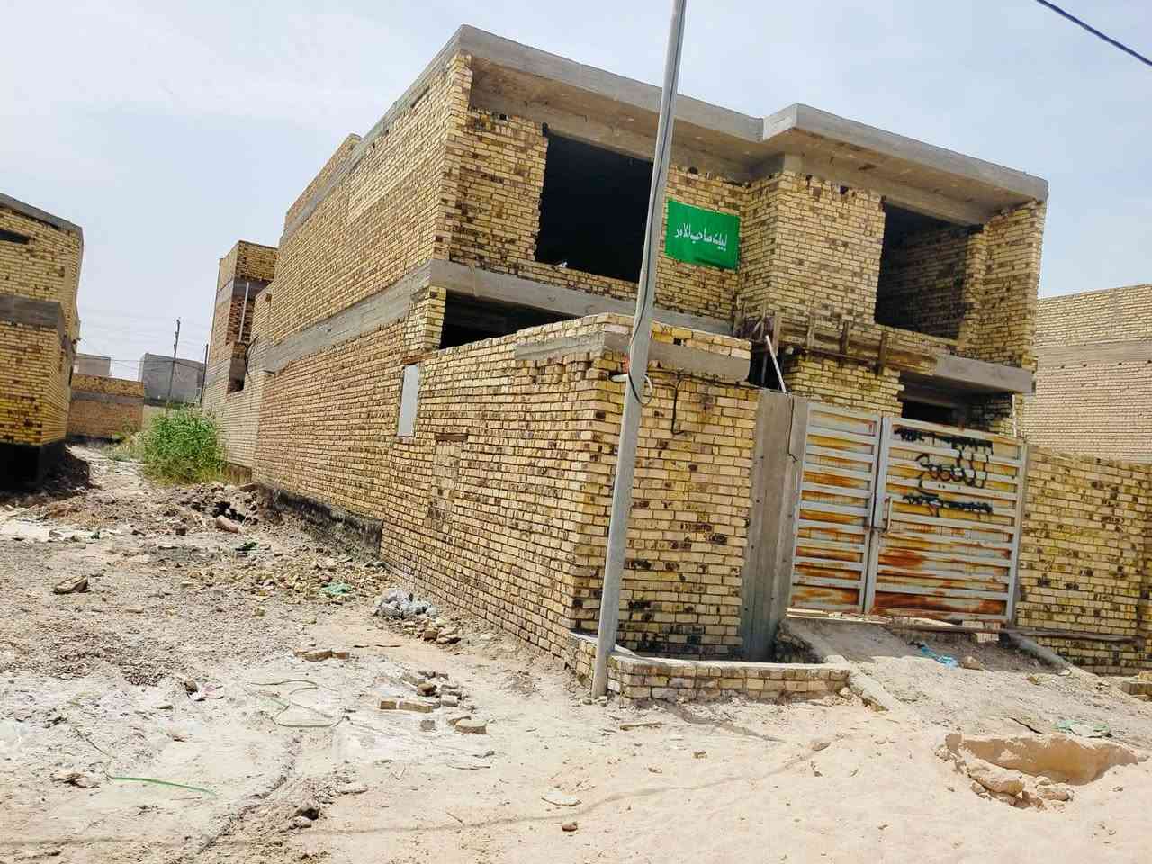 للبيع هيكل طابو صرف مساحته ٢٠٠ متر ثاني قطعه عن شارع ٢٠ التبليط مال المدارس
طابقين بلورديه خلف مستشفى الكفيل 
السعر ١٣٠ مليون وبيه مجال 
الاتصال على رقم 
***********
