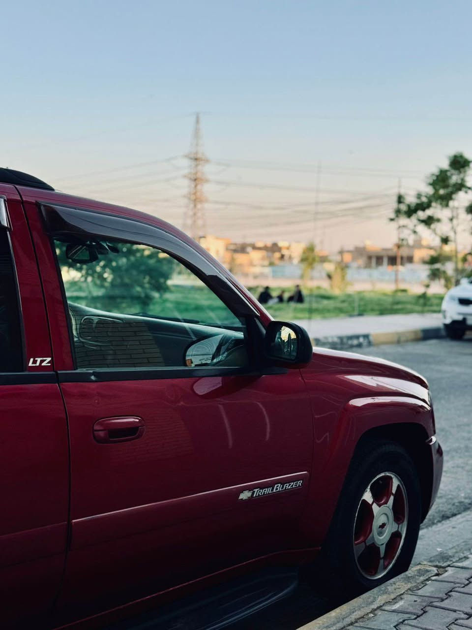 شوفرليت بلايزر موديل2003 فول مواصفات LTZ 
بدون صبغ بدون تبديل كفالة عامة
سلايت كشن جلد كهربائي هيتر
فور ويل 4X4 تحديد سرعه
مكينه كير  شرط
حداديه امامي وخلفي جديد
تخم تاير

سنويه هزه جديده  
السياره جاهزه..

السعر 98$

الرقم ***********

مكاني كربلاء كربلاء, العراق
