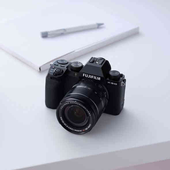 Fujifilm X-s10 + XF 18-55 f2.8
المستشعر: APS-C X-Trans CMOS 4 بدقة 26.1 ميجابكسل.

لمعالج: X-Processor 4 السريع بالأداء والمعالجة.

تثبيت صورة داخل الجسم (IBIS) بخمس محاور، فعّال حتى 6 توقفات.

تصوير فيديو: بدقة 4K 30fps و Full HD حتى 240fps.

شاشة متحركة بالكامل تعمل باللمس بقياس 3 بوصة.

نظام فوكس تلقائي سريع مع تتبع للعين والوجه.

مقبض مريح وتصميم خفيف وسهل الاستخدام.

منفذ مايك وسماعة خارجية لتسجيل صوت احترافي

للبيع او مراوس 
السعر 1250
***********
