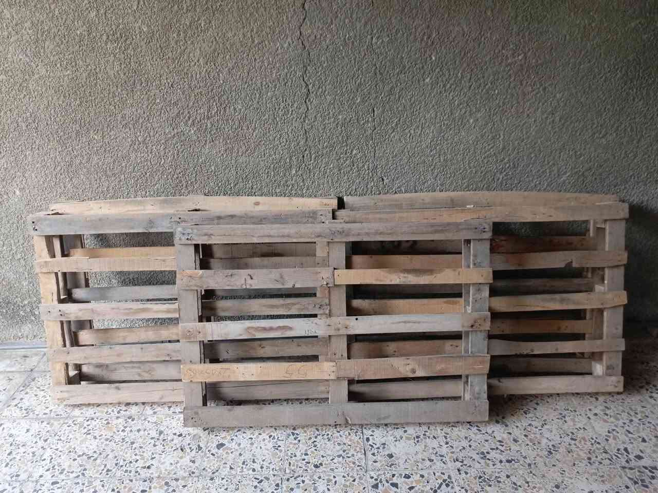 السلام عليكم سكيب نضيف العدد 5 سكيبات  80× 120 مكاني بغداد للكماليه *********** يا جماعة اذا تاخذون هيج سكيب كلولي ادك مثلهن السعر 4 الاف الوحدة
