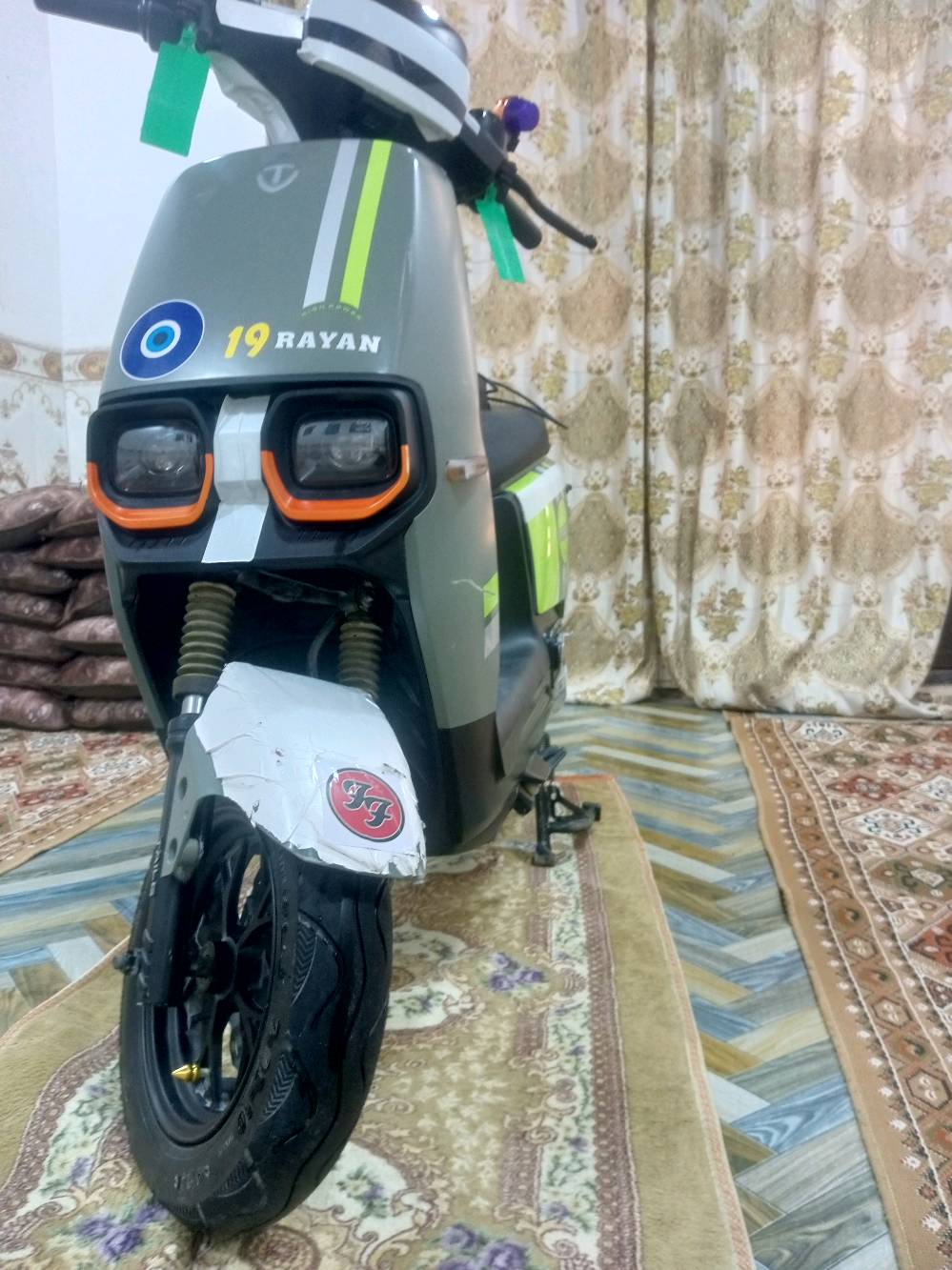 السلام عليكم 
دراجه شحن للبيع /المكان كربلاء حي  العسكري/
الدراجه موديل2024/7✅
مواصفات فوول حجم 10-300✅
نضام 3 سرع عدد البطاريات (6)AH23. 12V  ✅
صندوق خزن كبير  لايت عالي ناصي ✅
السرعه الفعليه 51km تايرات جوبلس✅
ستاند جانبي ✅حجم المحرك 1200Wحقيقي✅
المسافه المكطوعه55km. شاشه ديجتل ذكيه. 
النضام الدراجه اوربي بلكامل صناعه راقيه جدا  ✅
(السعر825)وبيه مجااال بس السوبايه مكسوره شوفه الصور 
الشراي يتفضل خاص ❤🩵
