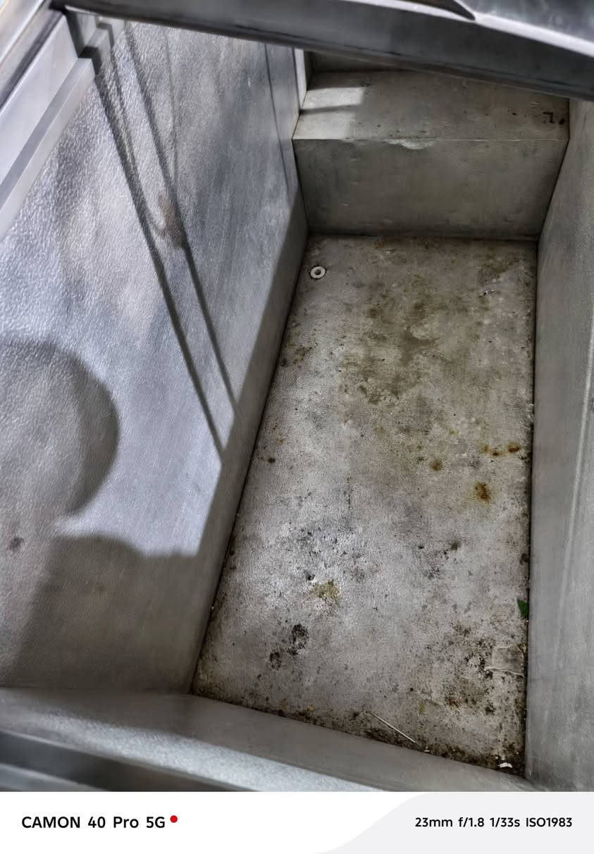 هاي مجمتين نضيفات شغالات الله يشهد مجمدات اشتريتهن وره شهر شفت نفسي ما محتاجهن فه مجمدات شغالات ما بيهن شي ناقص بس تخلي حاجات الي تريدهن و شغلاها بس.. سعر جبيره 350 و اما صغيره 300 و بيهن مجال رقم ***********
