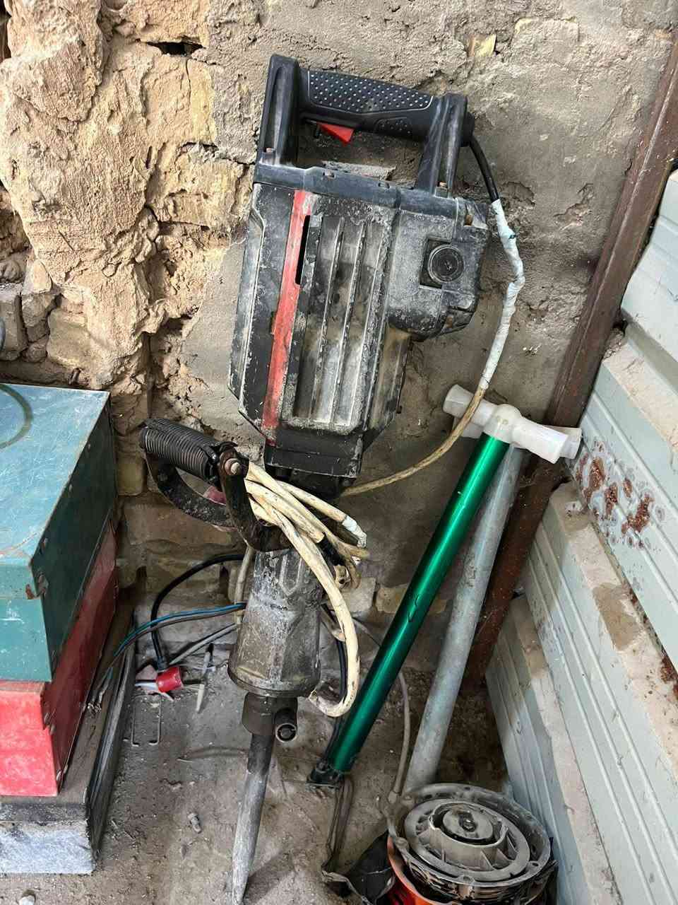 حادلة 300 كوسرة على 50دريل كسار 75مولدة 75 تصال ‏‪***********‬‏
