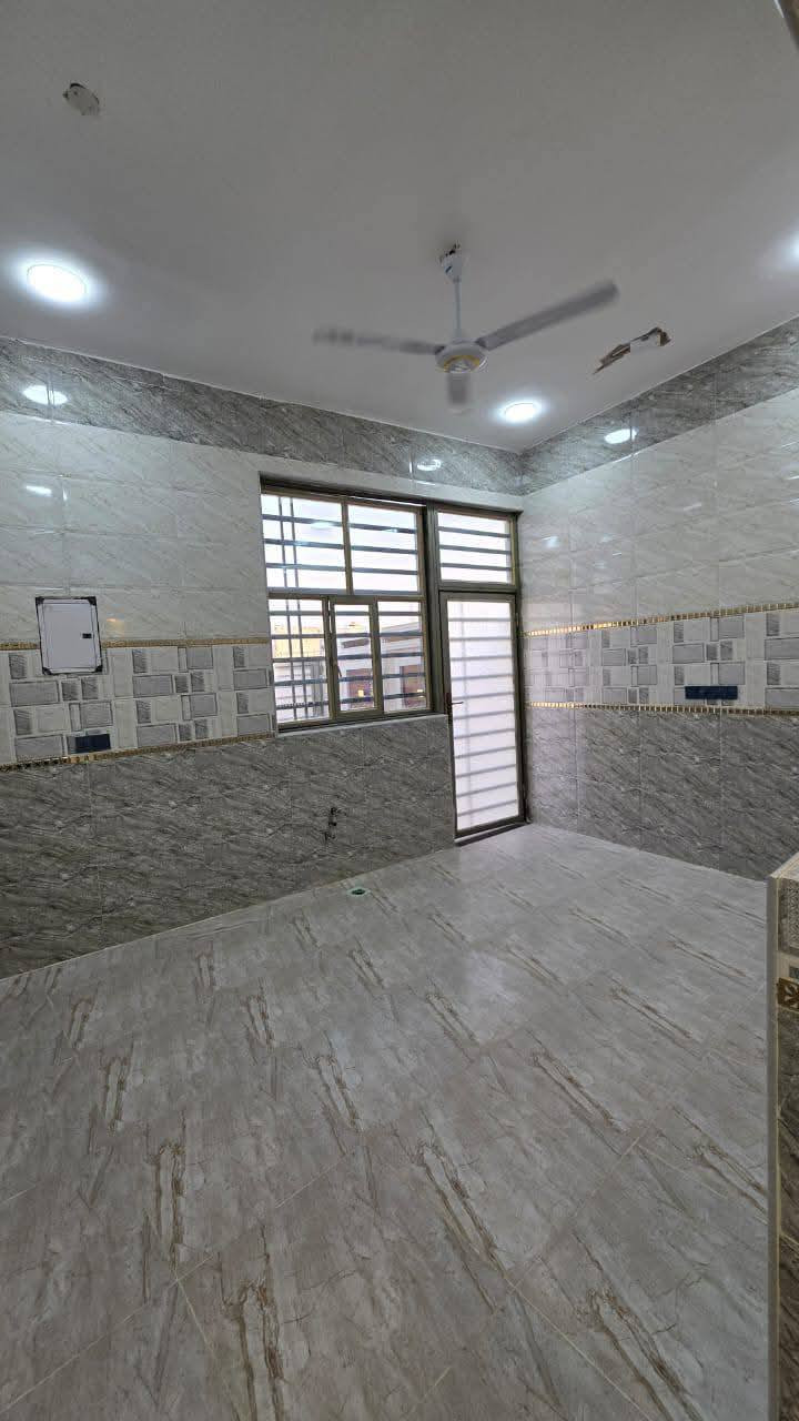 #اسعد_الله_أوقاتكم_بكل_خير ***********
دار سكن للبيع ⛪️ بسعر بلاش 

#مساحة البيت 160متر  بناء حديث بعده بل جيس

#يحتوي البيت على غرفتين نوم 
و ديوان 
و صاله 
و مطبخ 
و صحيات داخلي و خارجي و كراج سياره 
بيت كلش مرتب 

كافه الخدمات متوفره 

#جنس_العقار :: طابو صرف زراعي بأسم عراقي سند ٢٥ 

البيت علا شارع تبليط  10 متر وركن 🛣️

#العنوان البصره كوت الحمداني قرب محكمة ابي الخصيب

سعر  بيت 85 مليون  و بي مجال 
#للاستفسار الاتصال على الهاتف 📞📳
📳((***********
