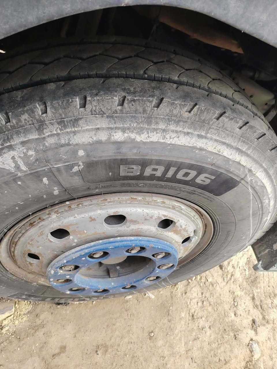 السلام عليكم اطارات 24 للبيع 3 أزواج مع ويالة و براميخ بيع او مراوس مع اطارات 22 ونص للاتصال ***********
