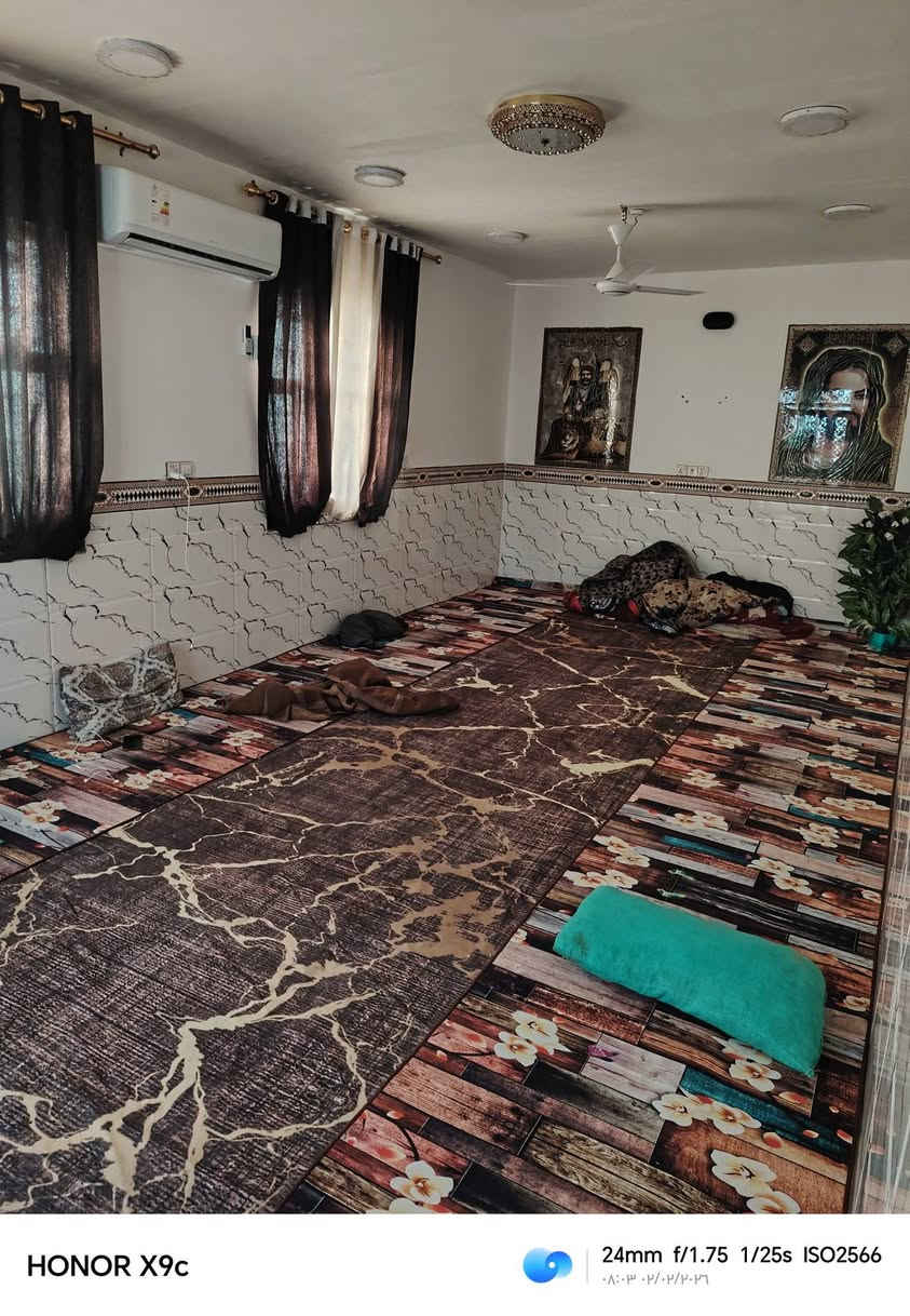 سلام عليكم بيت للبيع مع مساحه ماتقل عن اربع ميه العنوان الشافعيه منطقته المعمل البيت يتكون من غرفتين وصاله وبرأني ومجوعه صحيات الاستفسار ***********
