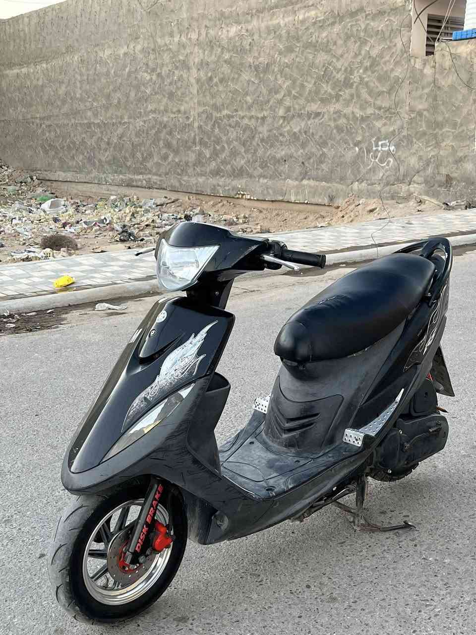 السلام عليكم ماكس عدله للبيع دراجه حاويه كله بلادي كفرات ختم واحد مكينه نضيفه بلاد سعر 900 وبيه مجال كربلاء حي السلام ‭0773 483 1066‬
