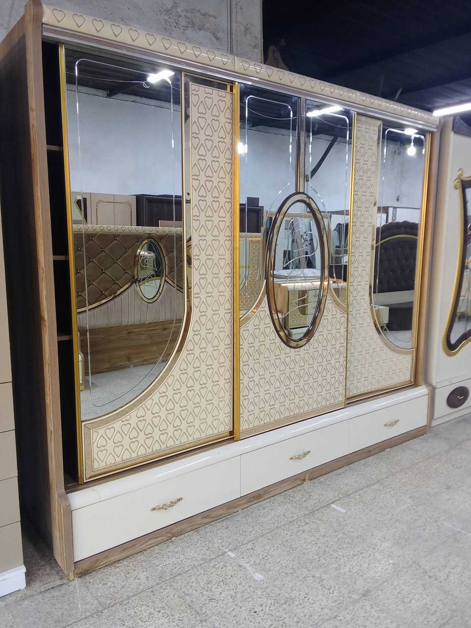 عرض خاص وحصري غرف ضخمه خمس قطع 

شد ونقل كامل مجاني داخل الموصل 

السعر 650

اي استفسار ع واتساب 

***********
***********
