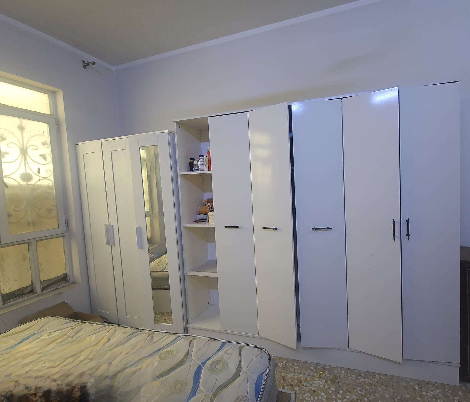 السلام عليكم غرفة تركية نضيفة جدا للبيع مع كنتور طفل بحالة جيدة السعر ٤٠٠ الف
للتواصل واتس اب ***********
