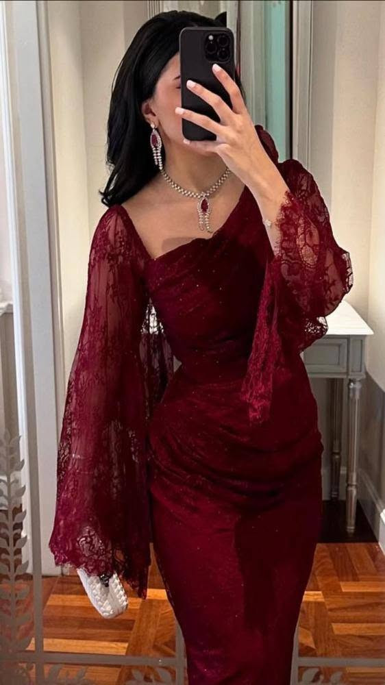 *سحر الغموض والاناقه*🌸🔥

استعدي لتكوني نجمه الامسية بإطلاله تحبس الأنفاس 😌  هذا الفستان ليسَ مجرد قطعه ملابس بل هو تجسيد للفخامة التي تجمع بين كلاسيكيه الاناقه وعصريه التصميم🌸

دانتيل دق الماس اجنبي مكفووول مبطن جورسيه ليكرا 🔥

 Color's 🎨
*خمري..بني..اسود...ابيض*

القياسات *s.m.l.xl*

من قياس ٣٨ حتى ٤٦ 

السعر 

 شحن وتوصيل بعد


**إذا كنت صاحب هذا الإعلان وتريد حذفه لأي سبب، رجاءا أرسل رسالة إلى الدعم الفني**