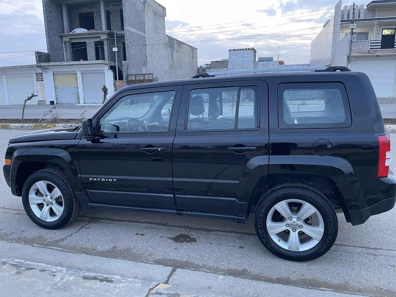 سلاوى خواتان لى بيت ئه و جيب پاتريؤته بؤ فرؤشتن مؤديل 2012 مه كينه گه وره و ده بل ئه كسل مه كينه 24 فول مواسه فات لميتد كوشن جلد كاره باى هيته ر جام كاره باى تؤماتيك ويل كه پ ته نيا سلايد نيه سه نه وى تازه يه تاكو 2030 چوار تايه ى تازه يه بى بؤياخه كلينه ته نيا دوو بستى بؤياخه به شه رتى گيڕو مە کینەو تە حویلو غرامه نرخى119$ فايبه رو وه تس ئه پم له سه ر ئه و ره قه مه هه يه ***********
