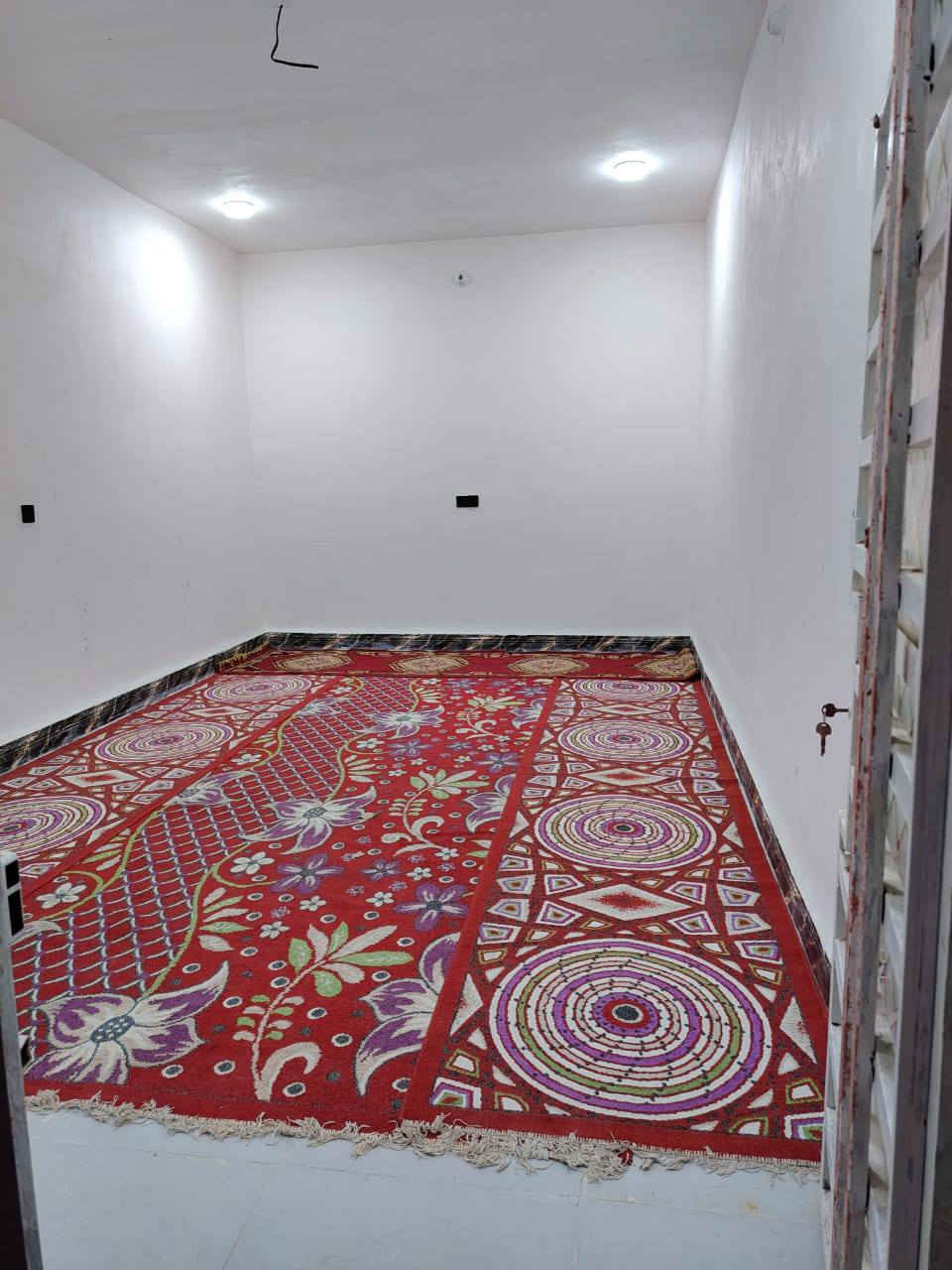 سلام عليكم بيت للبيع المساحة150م بناءً جديد على طريق السنيه بحي الامين الثانيه للاستفسار على الرقم(***********)
