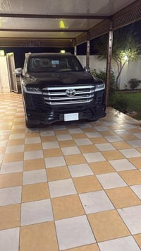 لاندكروز 2023اسود VXRتوين تيربو سياره بريم مكفوله من شخط وزلغ وتبديل م...