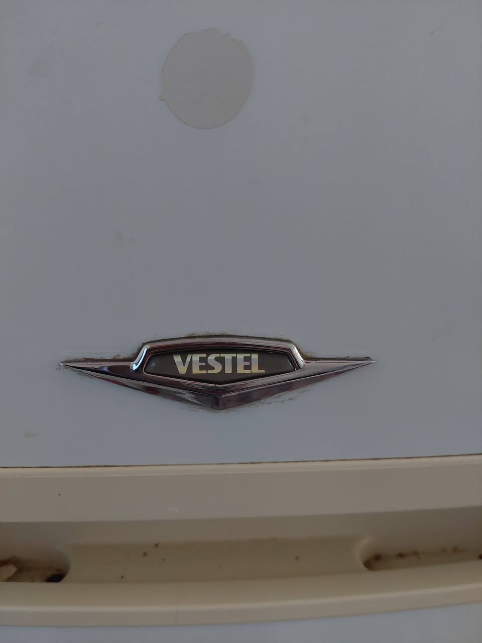 ثلاجة vestel
تشتغل ومابيها اي مشكلة
تبريدها فول
السعر ٣٥٠
***********
