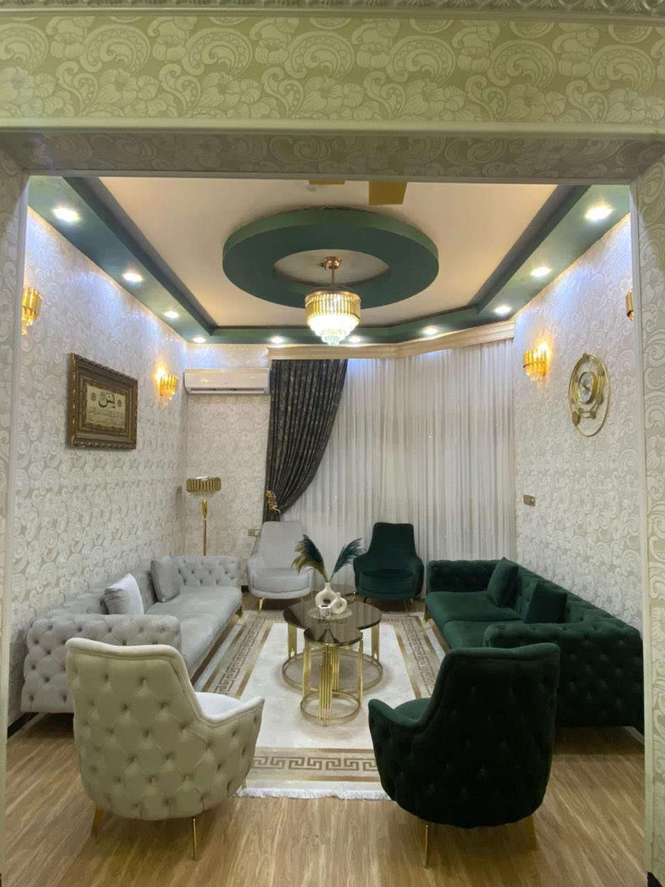 السلام عليكم 
متوفر بيت في كربلاء المقدسة
الهندية قرب شارع الضغط 
قريب ع شارع 
منطقة جميع الخدمات بيهه 
البيت متكون  من طابقين من 
3 غرف نوم
واستقبال 
وصالة
مطبخ حار وبارد 
وحمام خارجي 
وحمام داخلي 
وحمام في الطابق الثاني 
وسطح في الطابق الثاني 
طرمة خارجية

المساحة 120 
بناء حديث

نوع العقار طابو زراعي قرار قاضي سند 25
الاتصال 
رقم الهاتف ***********

مع جميع الأثاث 
السعر 190 والسعر قابل لتفاوض
