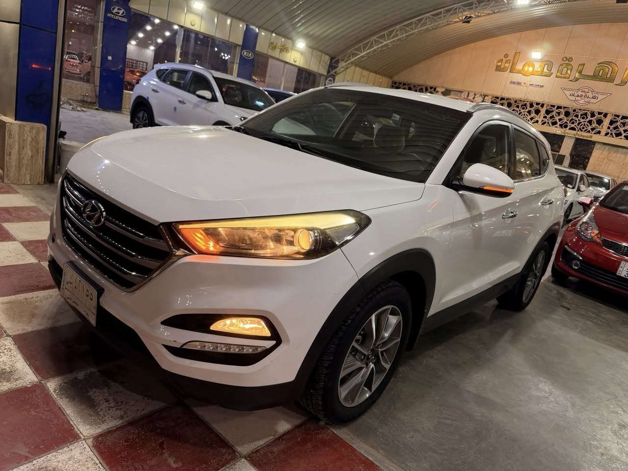 السلام عليكم
هيونداي توسان 2018 خليجي  كفاله عامه جديده 😍

 رقم بغداد ماشيه 130 الف 

تبريد قطعتين 

تحكم ستيرن 

اشاير مري حساس خلفي 

كاميرا  خلفيه

تخم تاير حداديه امامي و خلفي جديد 

محرك 2000 دوش 
            
*********** واتساب 
مكان السياره بالحله ✅
