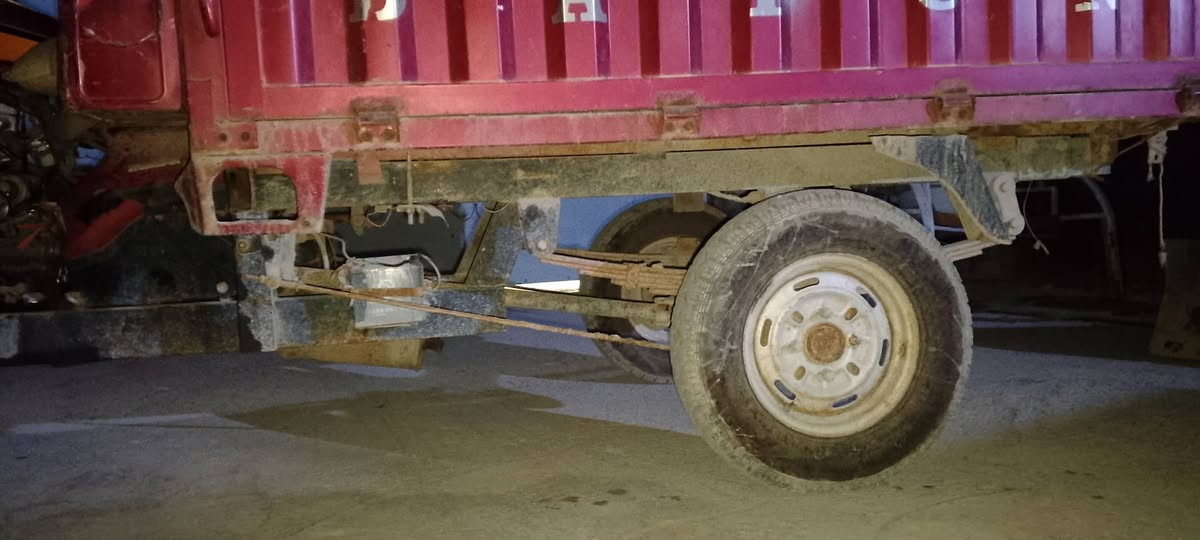 السلام عليكم ورحمه الله وبركاته
ستوته دايوان فحل موديل 17 شاصي تايرات نضيفات محرك نص ونص شغاله كهربائيات مابيها هندر ماكو سلف  ابيع هل موجود السعر 600 وبيها مجال مكانها بغداد المدائن  ومتواجد ع الواتساب ***********   👍🏻
