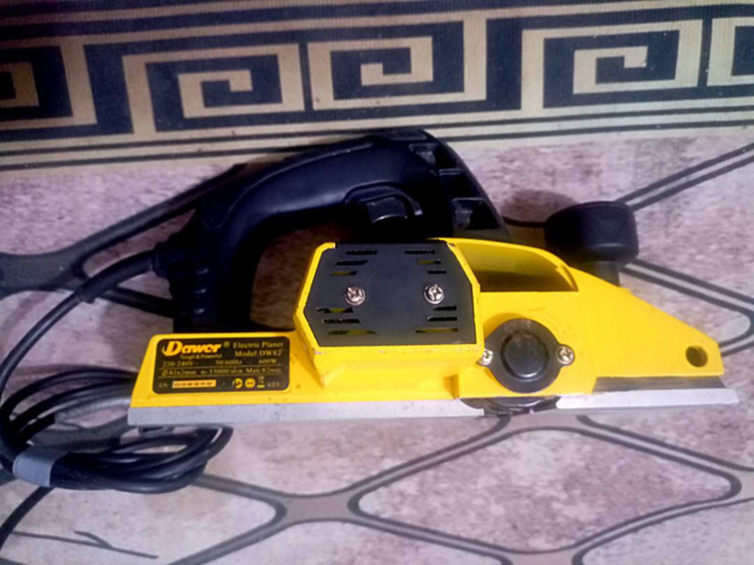 سلام عليكم
كوسرة ماركة تام 
نضيفةسعر 65

كوسرة ماركة انجيكو 
نضيفة سعر 45

رندة ماركة داور 
نضيفة سعر 20

مكان بغداد البلديات يوجد توصيل 
رقم واتساب ***********
