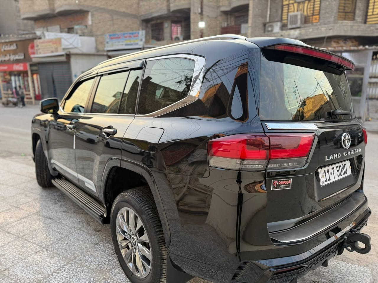 سلام عليكم لاند كروزر VX فول 1/1 كفالة عامة مغلفة PPF رقم مميز رقم بغداد ماشية 28الف رقم الهاتف/***********/***********
