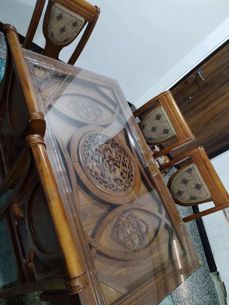 للبيع ميز صاج مع 6 كراسي
السعر النهائي ب350
بدون احراج
للتواصل *********** واتساب
