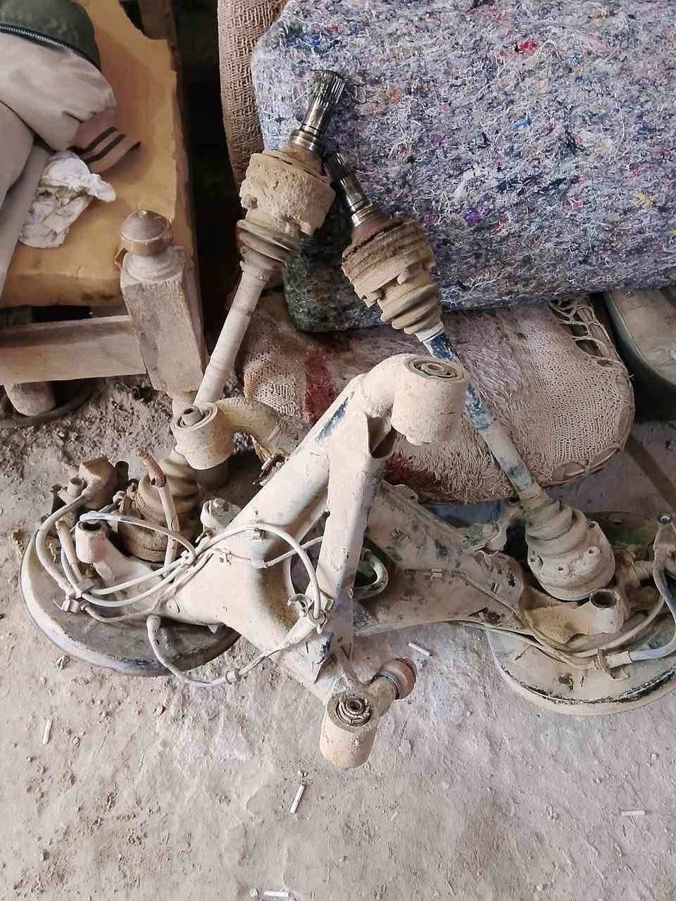 لام عليكم
700 مفتوح 30/35
اكسن 4بوينت 10
شلعة ورون ناصي ومشروط سعره 150 الف 
كاردن 700 مفتوح 75 الف 
زوج درايمات 700 مفتوح وياهن طبلاتهن كاملات 
هنه وطبلاتهن ب150 
بس درايمات ب80 الف 

الديوانية غماس 
***********
