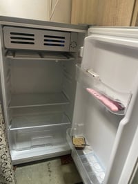 ثلاجه • حجم صغير • مستخدم شهرين