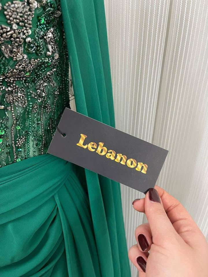 هلو بنات
فستاني مـن ازياء لبنان ملبوس مرة بس 
اخذتونو ب ٤٠٠ وابيعو ب ٣٠٠ وبينو مجال 
للتواصل واتساب 
***********
