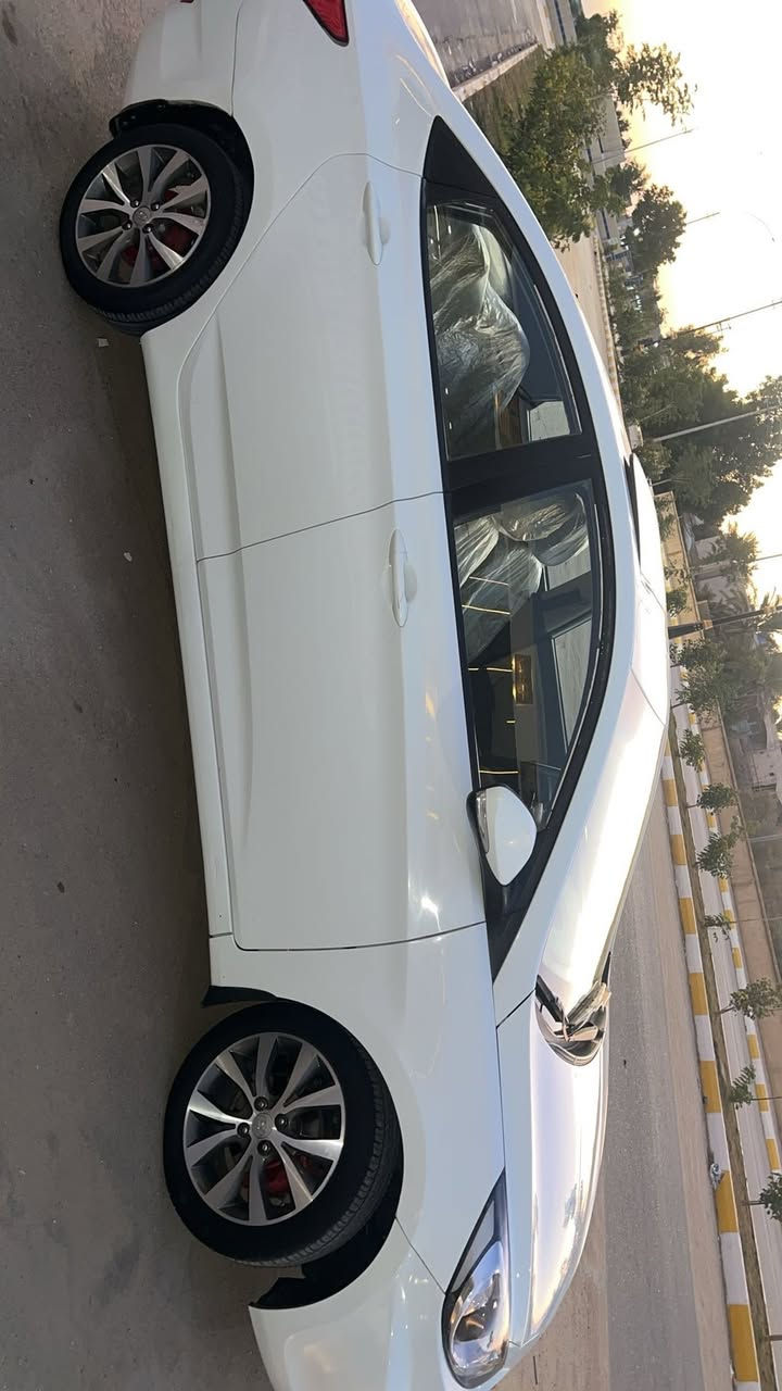 سلام عليكم سيارة هونداي اكسنت موديل ١٥خليجي فول مواصفات  مكفوله من ضربة وتبديل بيها صبغ بس الهلال جاملغ الخلفي فقط   سعر ١٠٥ بيها مجال قليل  مكان سيارة ناصريه مركز رقم هاتف 📞 ***********
