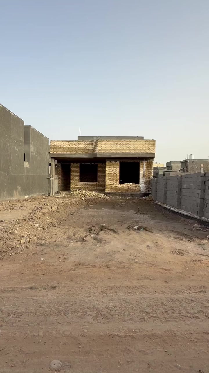 دار للبيع هيكل مساحه 310م
.  بناء حديث. طابوك صب كونكريت 

الطابق الاول 

غرفه نوم   .  هول.          استقبال.     مطبخ.  مجمع صحيات
   

عرض الشارع ٧م
طابو زراعي سند ٢٥ 
وإذ تحبون نكمله الكم تدللون
بابل ورديه داخل قرب مرقد سيد موسي ع
***********
