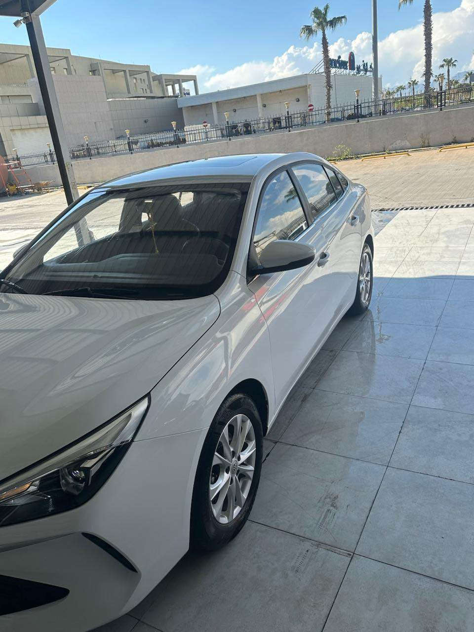 (للبيع MG Roewe. موديل 2024 لون ابيض )
( زيرو 20.000 بس ماشي )
رقم دهوك الجديد سنويه باسمي و هزه جديده
مواصفات.فول
لايت عدسه عالي و ناصي
بكلايت ليد شمعه
كشاف خلفي ضبابي
حساسات خلفي بلادي
اشاير بالمري
كيجات شاشه دجيتل
شاشه كبيره نفكيشن اندر اوتو و ابل كار بلي
كير اوتو ٨ نمر
محرك 1500 تنفس طبيعي
اقتصادي و سريع
تبريد شاشه شركة
حساس ضغط الاطارات
سعر السياره 110$  مرقم وجاهز 

*********** واتساب. سميل, دهوك
