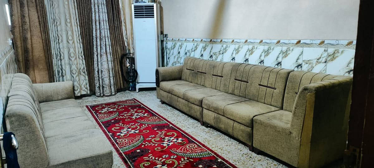 السلام عليكم طخم البيع نضيف ما بي اي ضرر لونه يخبل تركي  ولا بي شي 5 قطع جديد بعده نضيف مستعجل على البيع سعر 250 وبي مجال عنوان ابو رمانه العوفيه يم حسينيه الرسول *********** عمارة, ميسان
