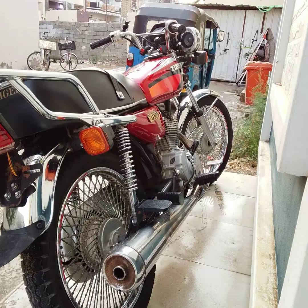 سلام عليكم درجة تايكر للبيع درجة خير من الله مكينتهه خير من الله المكان ديالى تحرير الحولي أوراق كله مراوس هم عادي ماكس فقط رقم الهاتف ***********
