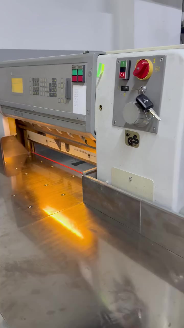 السلام عليكم، 
مقص بولر 78E للبيع، وارد سويسري و ابد ما مشتغل في العراق، المقص نظيف جداً تجي تفحص بيدك و بعدين تاخذة. 

✅سكينة اضافية تجي معاها و كامل عدتها. 
✅الموديل: 1996
✅القياس: 78 

مكاني زاخو: ***********
