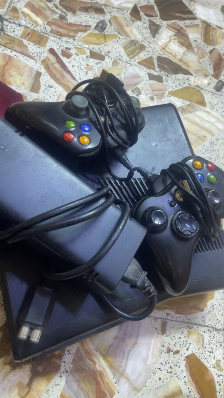سلام عليكم اكس بوكس ويه كمل مكمل سعره 150بغداد مدينه الصدر ***********
