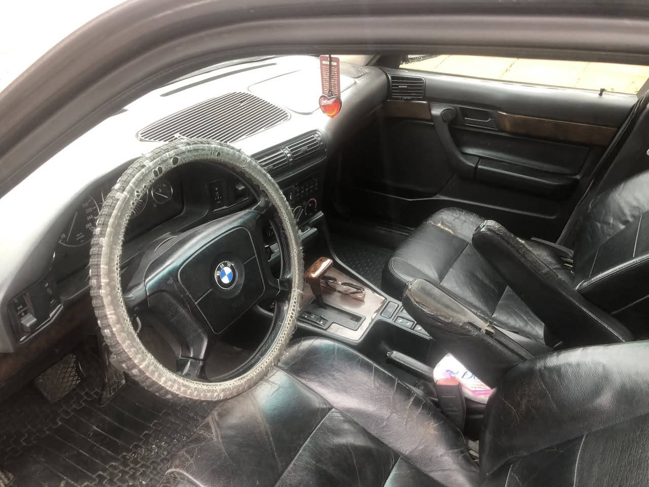 السلام عليكم BMW 535 مبدل محرك وكير كبس فانوس مصبوغة عام بدون حادث تبريد شغال محرك كير شرط طخم امامي خلفي جديد موديل ٩١ محدثة ٩٥  رقم جديد سنوية جديدة شرط التحويل داخل جلد اصلي سعر ٧٧ اخوان الي ميعجبه السعر خلي يصلي على النبي ويعبر  المنشور والله يسهل للجميع للأستفسار الأتصال على الرقم ***********
