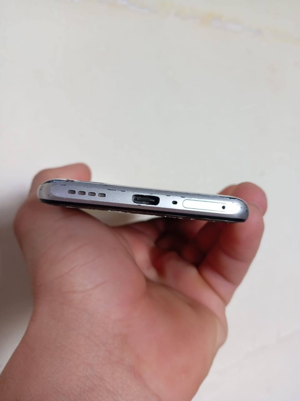 السلام عليكم 
يوجد جهاز للبيع 
realme GT Neo 5 SE
ذاكره /           1 ت.ب
رام /             16 +12
يدعم الشحن السريع/      W100
ملحقات   كارتون و شاحنه فقط 
السعر/          300 و بي مجال بسيط 
المكان #الزاب 
للاسفسار ه‍ ***********
