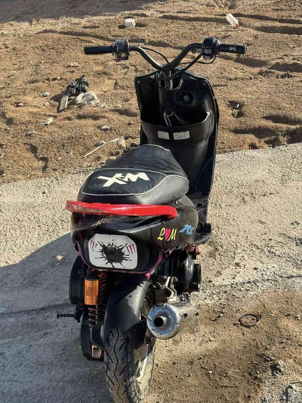 السلام عليكم
دراجه ماكس عدله 120
دراجه مزوده بوشه بستم 55 
دراجه نضيفه حلوه 
بيهه شلعهه وا معدل 
دراجه راقيه مرتبه 
كزوز رياضي 
دبلات رياضي 
تايرات جدد
سعرها 550 بيه مجال لشراي 
مكان دراجه بصره قرنه 
تواصل ***********  موجود واتساب
