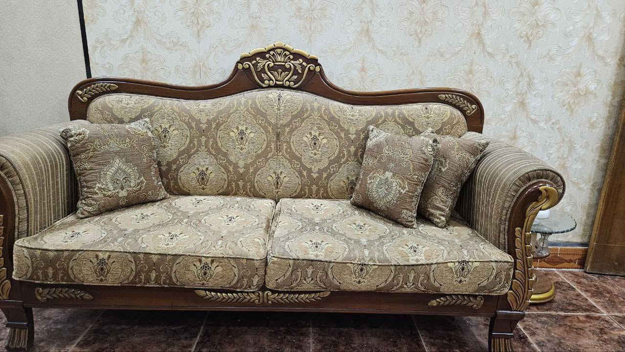 للبيع خشب بلوط اصلي الطخم ضمان مدى الحياة تكدر تشيله تغسله وترجعه بدون مينزل ابد للإستفسار اكثر ***********
