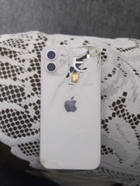 ايفون ١٢ عادي الجهاز وتر بروف برغي مامتحرك منه بطاريه ٧٨ بلادي ذاكره ١...